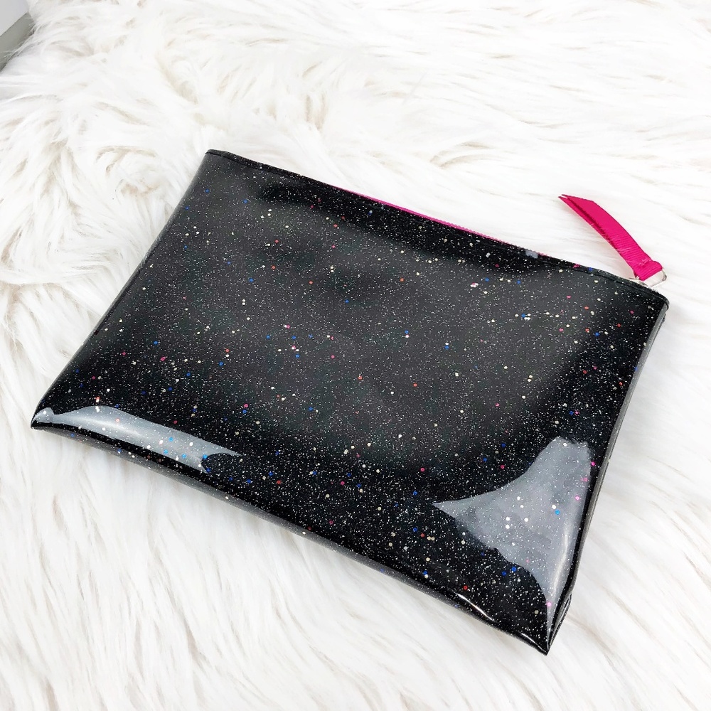 5 for $25 It Cosmetics Sparkling Holographic Bag - Picture 3 of 4